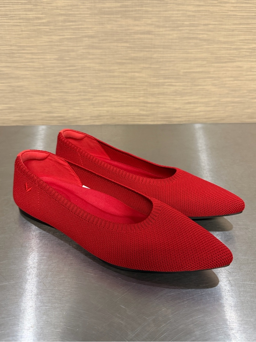 Vivaia Aria 5 Pointed Toe Ballet Flat Ruby Red Women’s 38.5 NEW